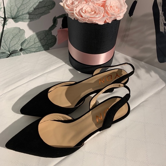 【Sold】Size 5” Suede pointed toe kitten heel - Picture 2 of 6